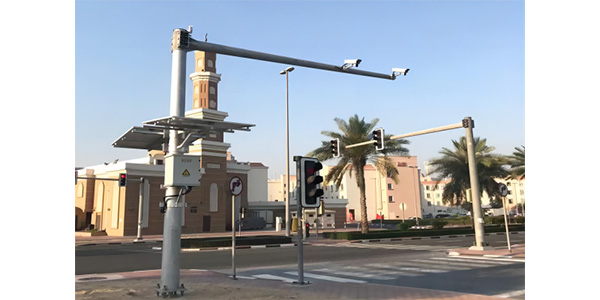 محول طاقة شمسية خارجي IP55 مزود ببطارية ليثيوم مدمجة في دبي